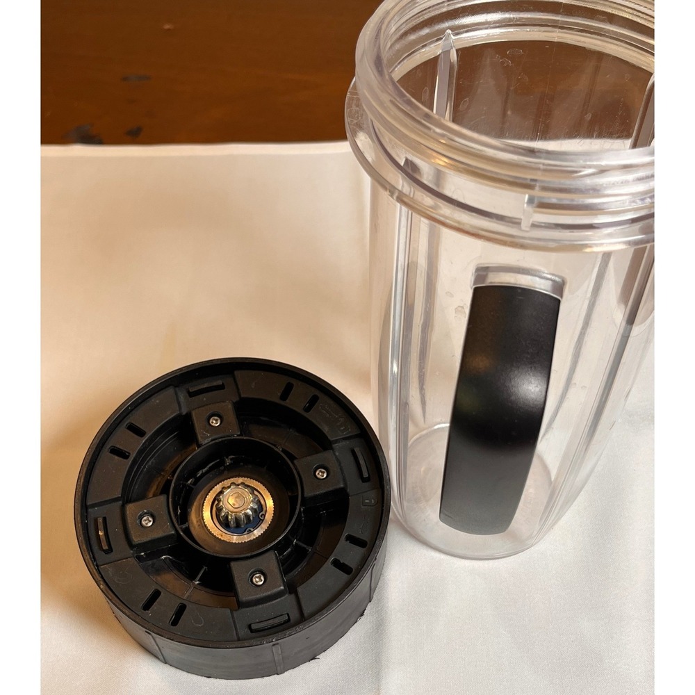 NutriBullet OEM 48 oz (1.5 Qt) Handled Cup & Extractor Blade Replacement - Picture 5 of 13